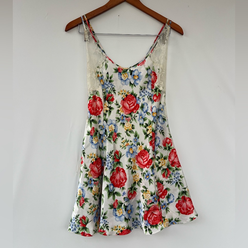 1990s Vintage Victoria's Secret Blooming Garden 
Slip Lingerie Chemise Nightgown